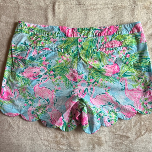 Lilly Pulitzer Buttercup Scallop Hem Shorts – Size 12, Flamenco Print, EUC - Picture 2 of 3